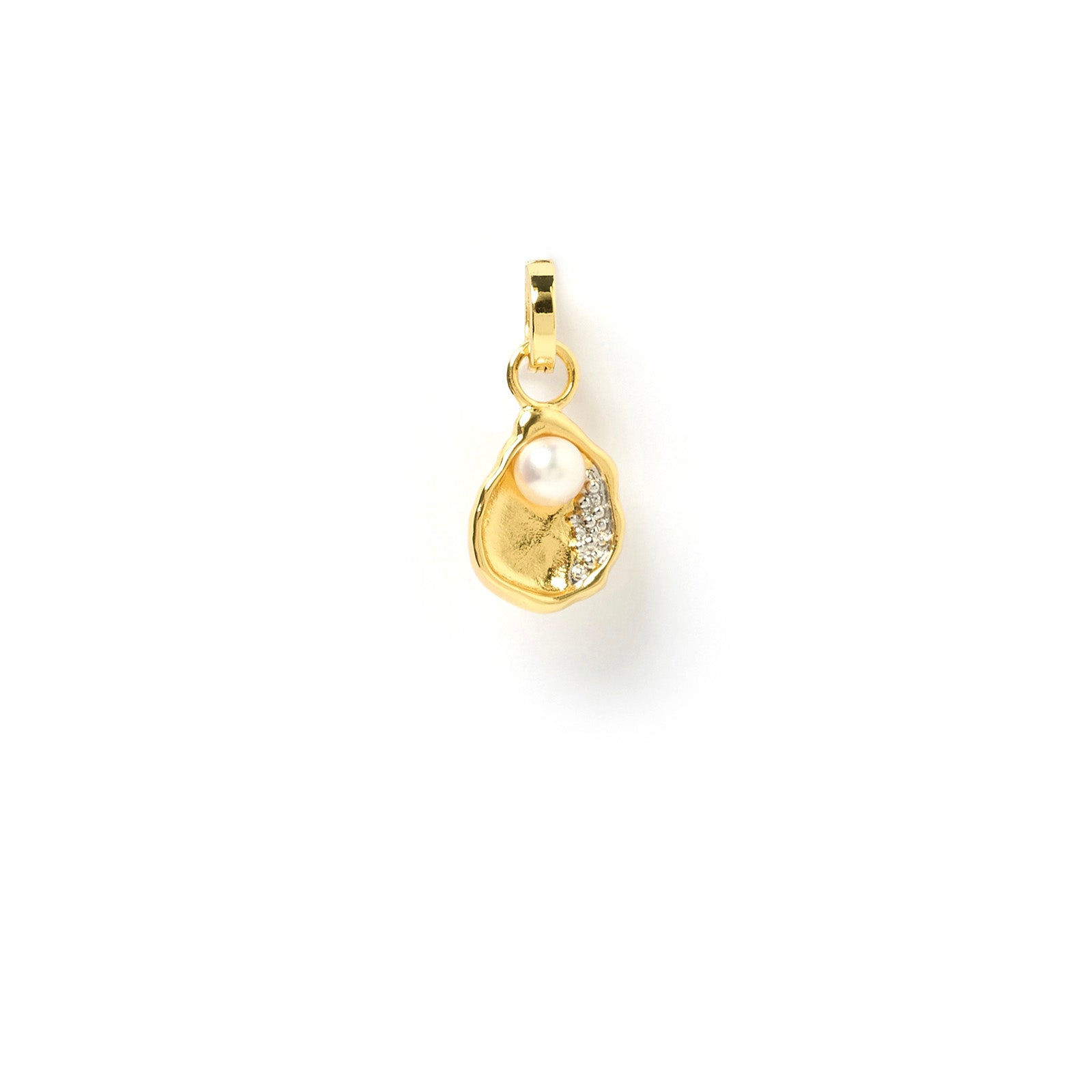 Arms Of Eve Ursula gold oyster charm, a stunning gold pendant adorned with lustrous pearl and dazzling diamonds