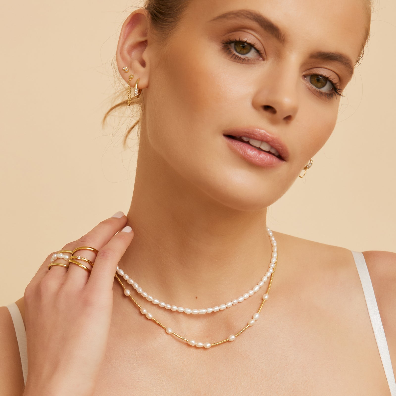 Arms Of Eve white Romeo pearl choker with a gold clasp, exuding elegance and sophistication